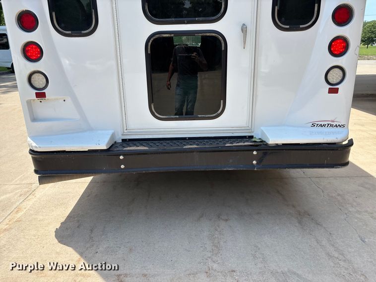image for item FC4669 2019 Ford E450 shuttle bus