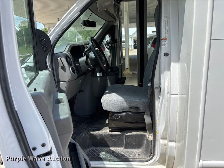image for item FC4669 2019 Ford E450 shuttle bus