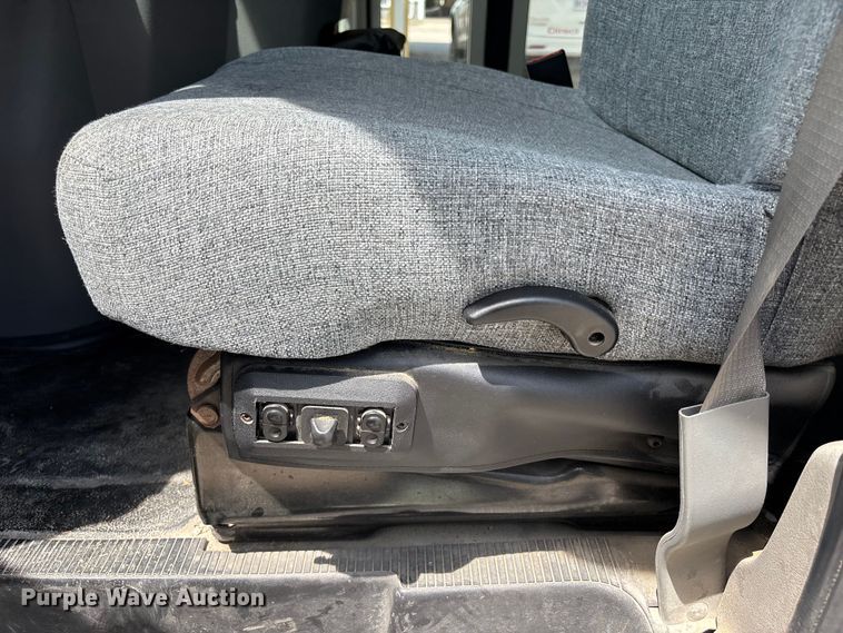 image for item FC4669 2019 Ford E450 shuttle bus