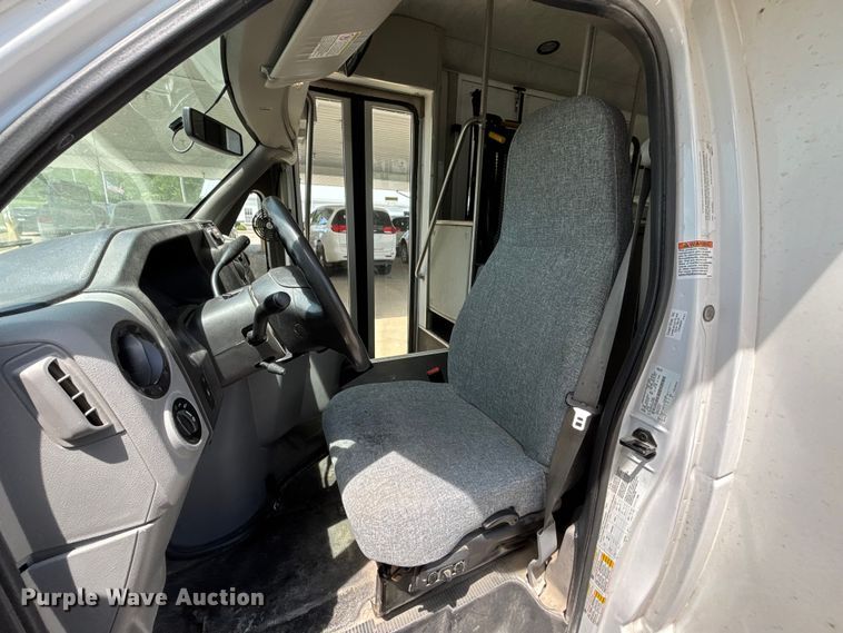 image for item FC4669 2019 Ford E450 shuttle bus