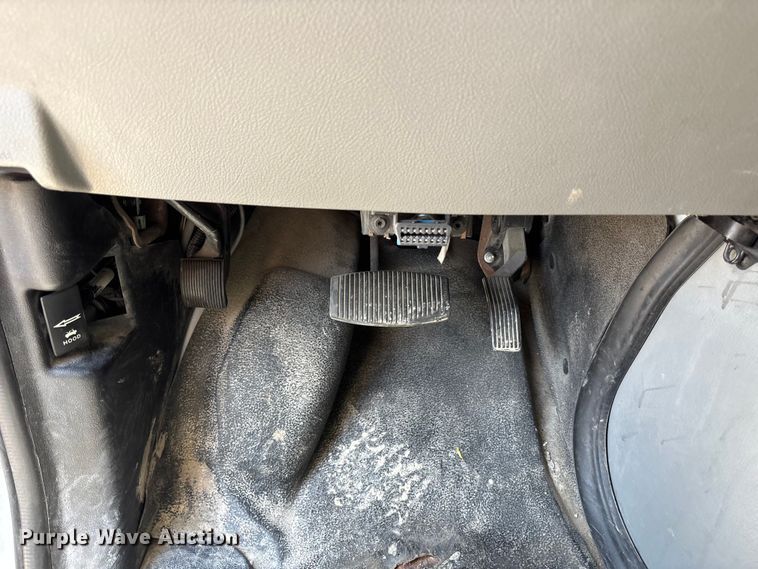 image for item FC4669 2019 Ford E450 shuttle bus