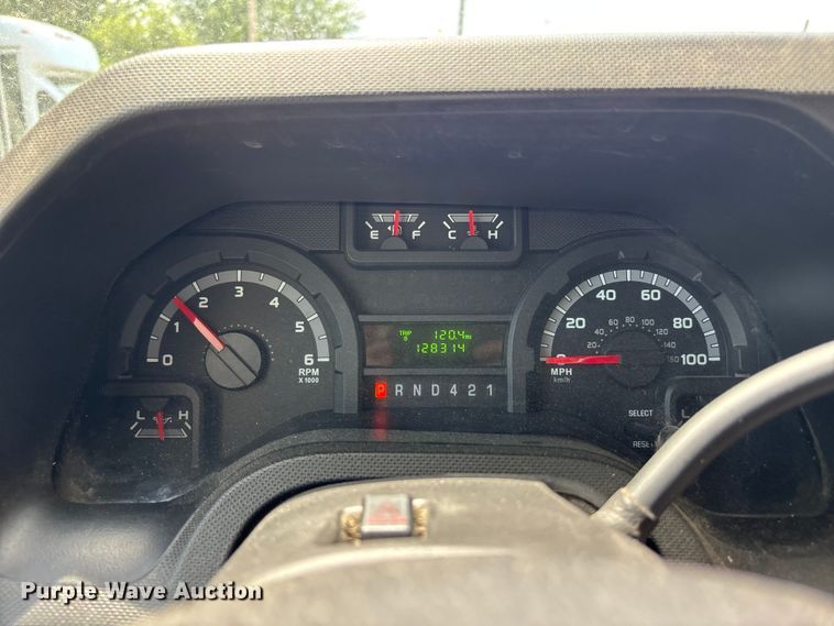 image for item FC4669 2019 Ford E450 shuttle bus