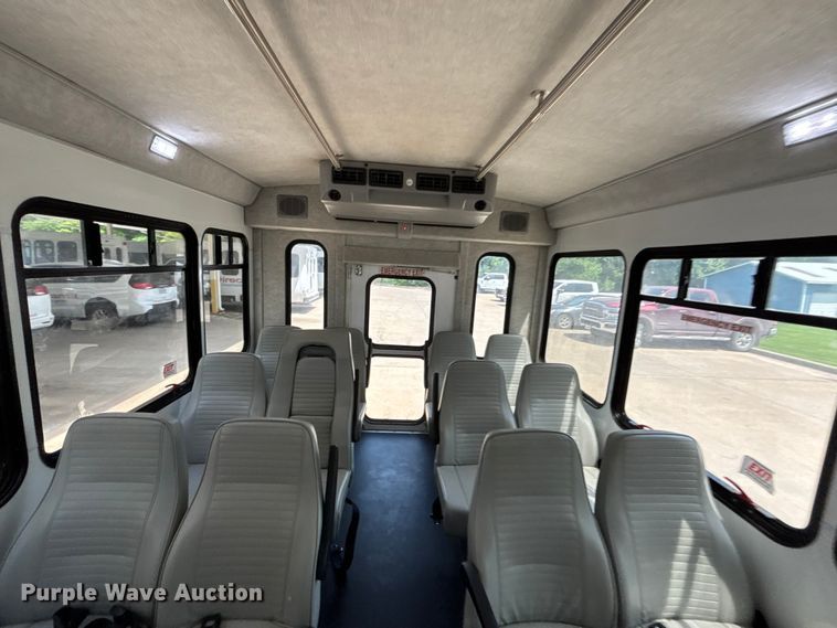 image for item FC4669 2019 Ford E450 shuttle bus