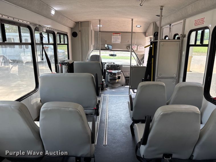 image for item FC4669 2019 Ford E450 shuttle bus