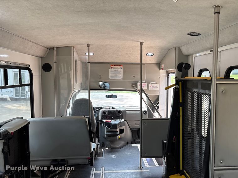 image for item FC4669 2019 Ford E450 shuttle bus