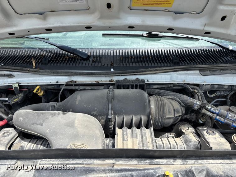 image for item FC4669 2019 Ford E450 shuttle bus