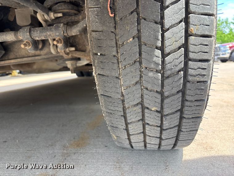 image for item FC4669 2019 Ford E450 shuttle bus