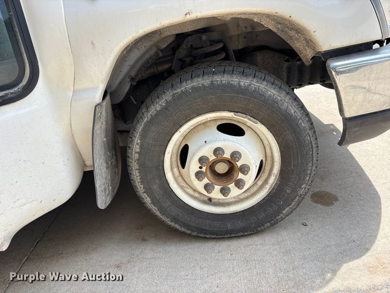 image for item FC4669 2019 Ford E450 shuttle bus