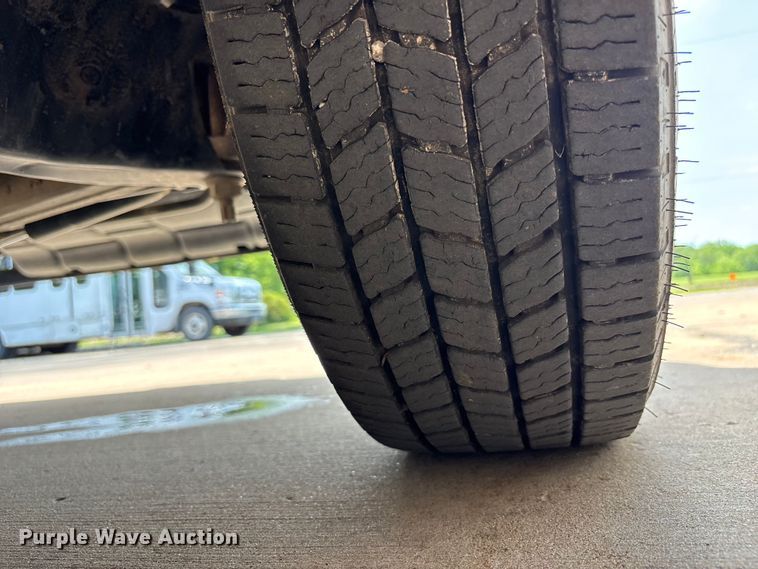 image for item FC4669 2019 Ford E450 shuttle bus
