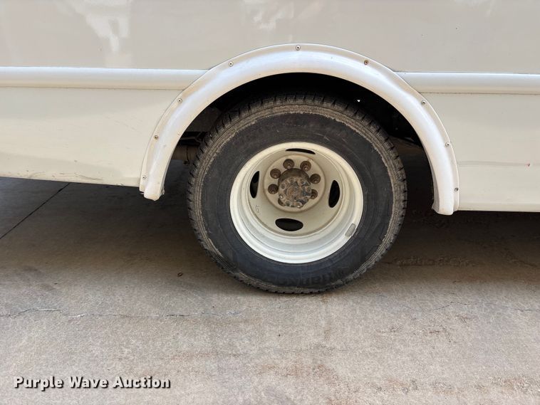 image for item FC4669 2019 Ford E450 shuttle bus