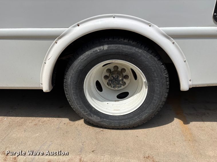 image for item FC4669 2019 Ford E450 shuttle bus