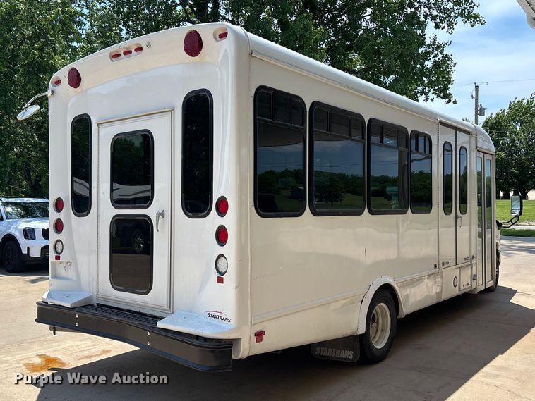 image for item FC4670 2019 Ford E450 shuttle bus