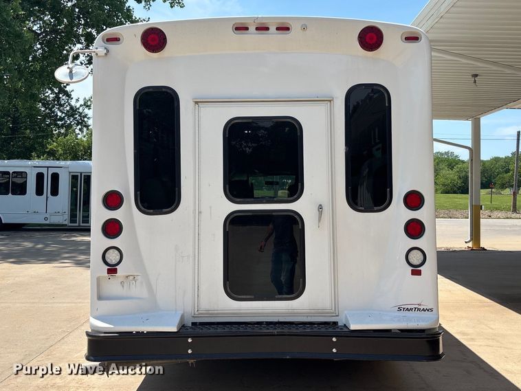 image for item FC4670 2019 Ford E450 shuttle bus