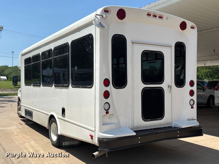 image for item FC4670 2019 Ford E450 shuttle bus