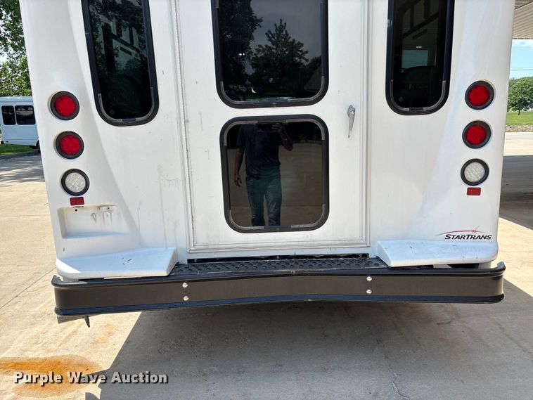 image for item FC4670 2019 Ford E450 shuttle bus