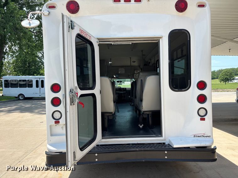 image for item FC4670 2019 Ford E450 shuttle bus