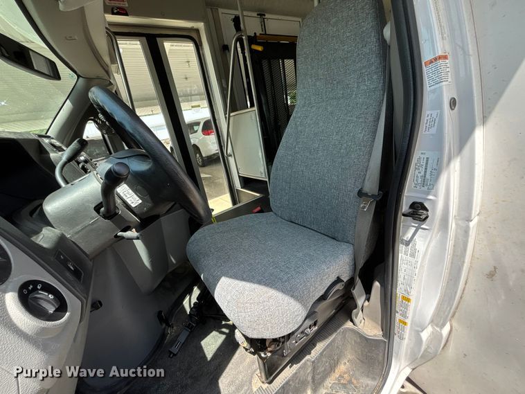 image for item FC4670 2019 Ford E450 shuttle bus