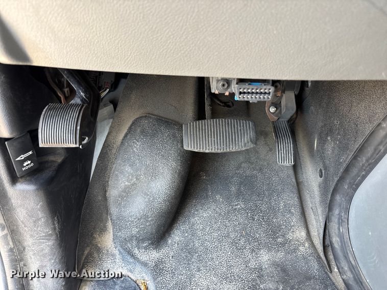 image for item FC4670 2019 Ford E450 shuttle bus