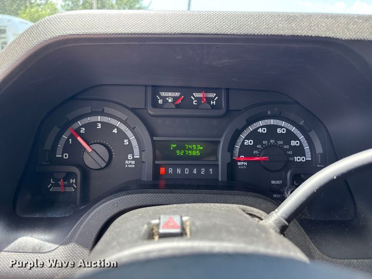 image for item FC4670 2019 Ford E450 shuttle bus