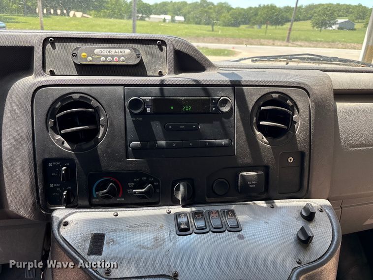 image for item FC4670 2019 Ford E450 shuttle bus