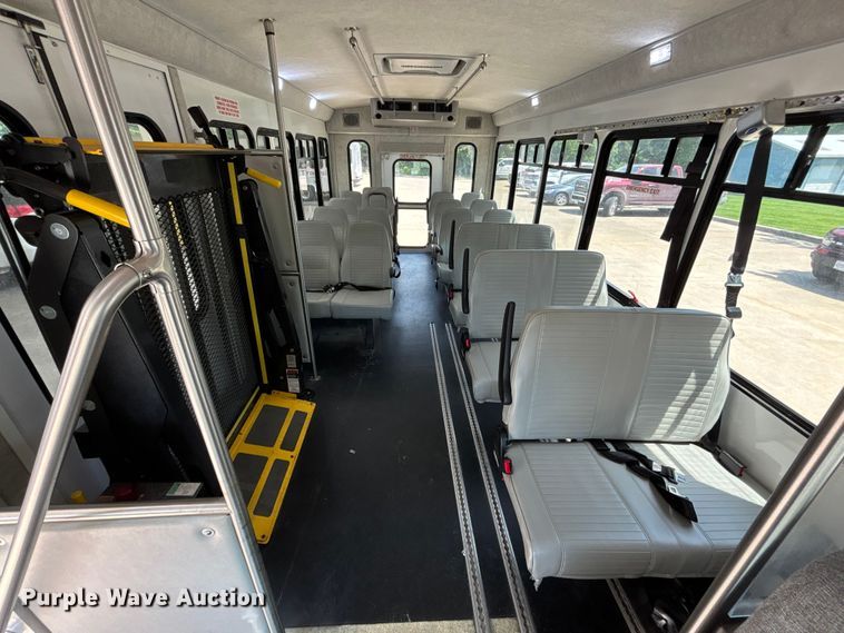 image for item FC4670 2019 Ford E450 shuttle bus