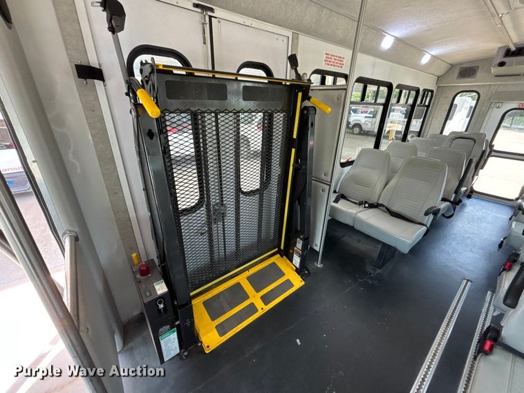 image for item FC4670 2019 Ford E450 shuttle bus