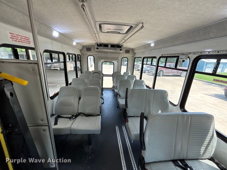 image for item FC4670 2019 Ford E450 shuttle bus