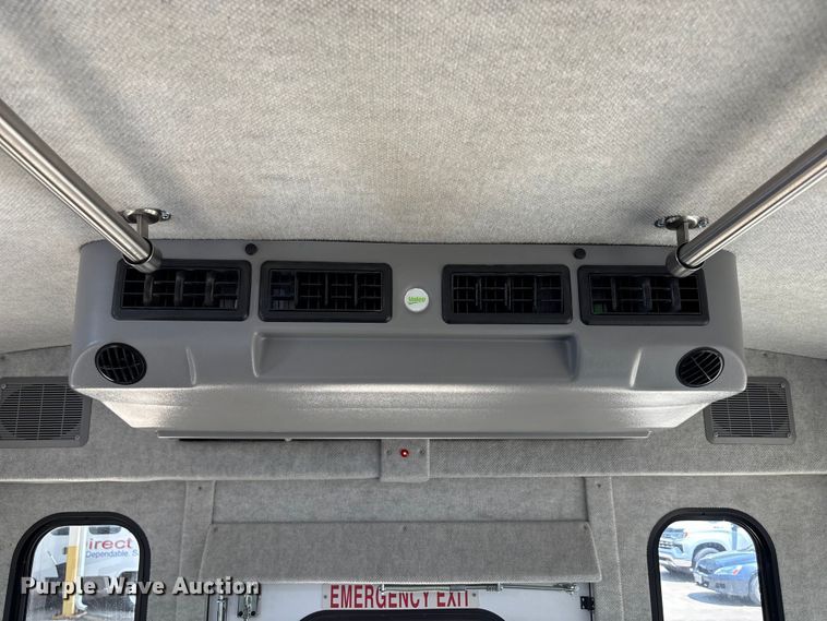 image for item FC4670 2019 Ford E450 shuttle bus