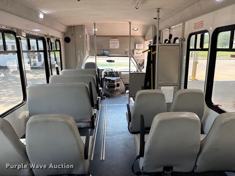 image for item FC4670 2019 Ford E450 shuttle bus