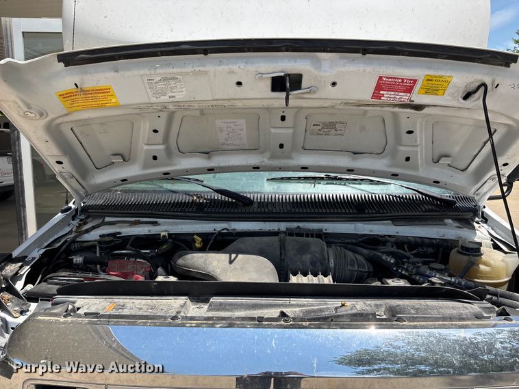 image for item FC4670 2019 Ford E450 shuttle bus