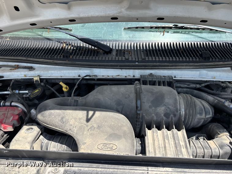 image for item FC4670 2019 Ford E450 shuttle bus
