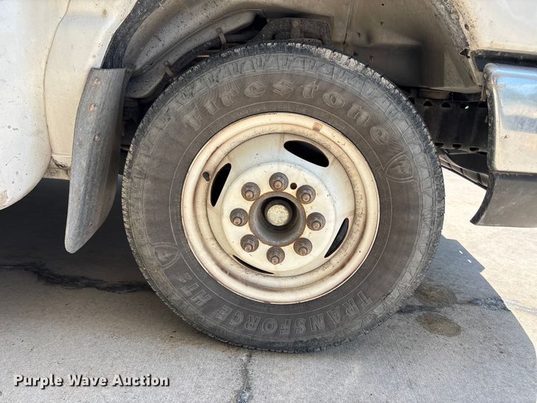 image for item FC4670 2019 Ford E450 shuttle bus
