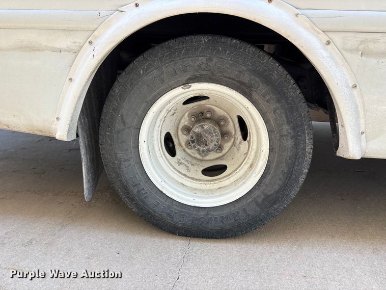 image for item FC4670 2019 Ford E450 shuttle bus