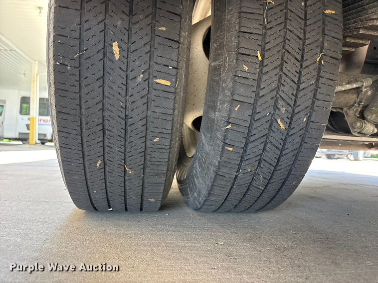 image for item FC4670 2019 Ford E450 shuttle bus