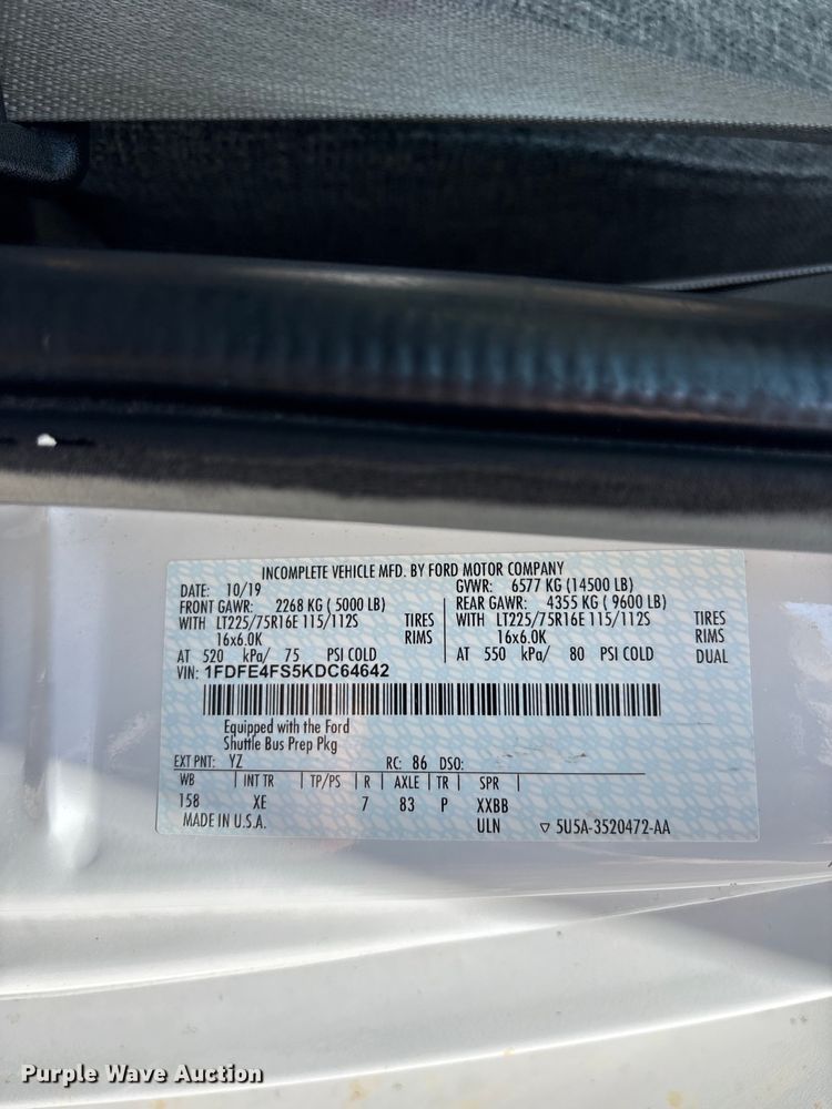 image for item FC4670 2019 Ford E450 shuttle bus