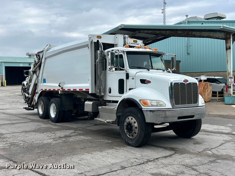 image for item FC5511 2013 Peterbilt 348 refuse truck