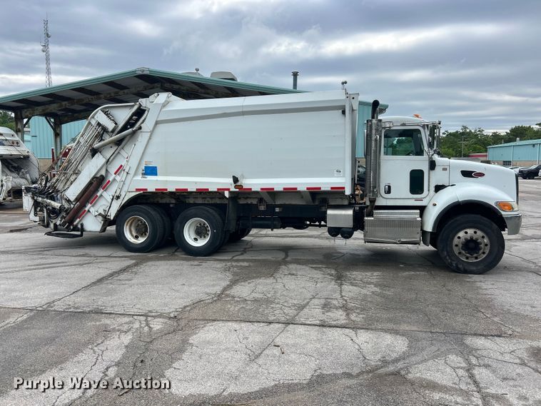 image for item FC5511 2013 Peterbilt 348 refuse truck