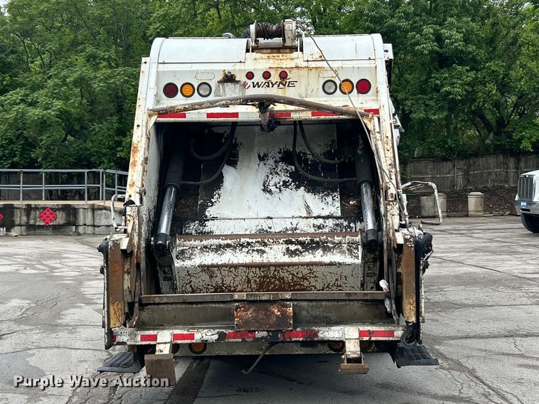 image for item FC5511 2013 Peterbilt 348 refuse truck