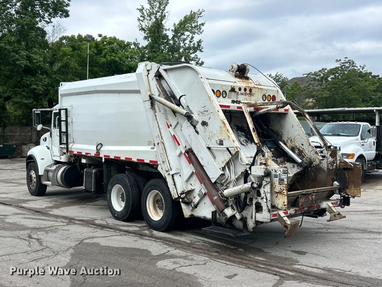 image for item FC5511 2013 Peterbilt 348 refuse truck