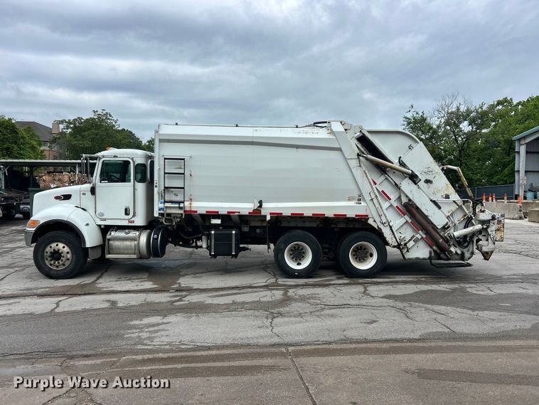 image for item FC5511 2013 Peterbilt 348 refuse truck