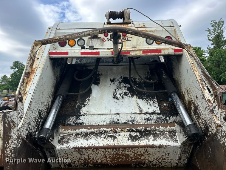 image for item FC5511 2013 Peterbilt 348 refuse truck