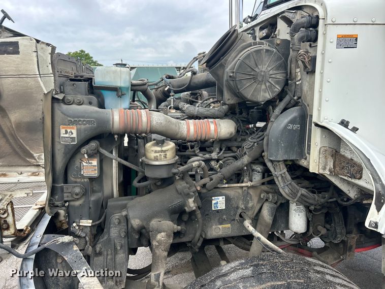 image for item FC5511 2013 Peterbilt 348 refuse truck