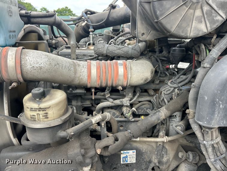 image for item FC5511 2013 Peterbilt 348 refuse truck