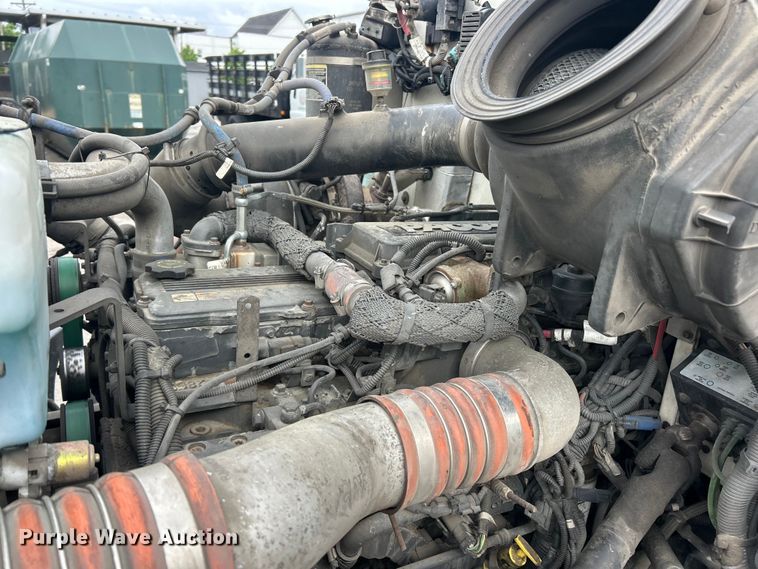 image for item FC5511 2013 Peterbilt 348 refuse truck