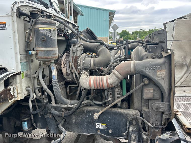 image for item FC5511 2013 Peterbilt 348 refuse truck