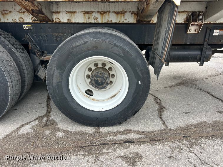 image for item FC5511 2013 Peterbilt 348 refuse truck
