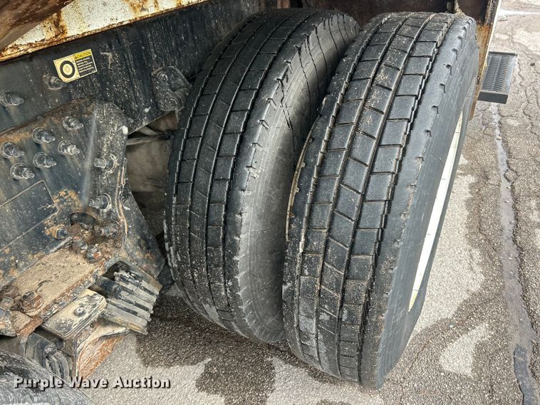 image for item FC5511 2013 Peterbilt 348 refuse truck