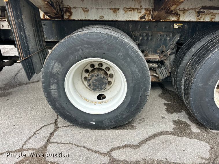 image for item FC5511 2013 Peterbilt 348 refuse truck