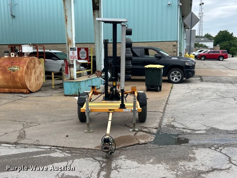 image for item FC5512 American Signal T825 arrow board trailer