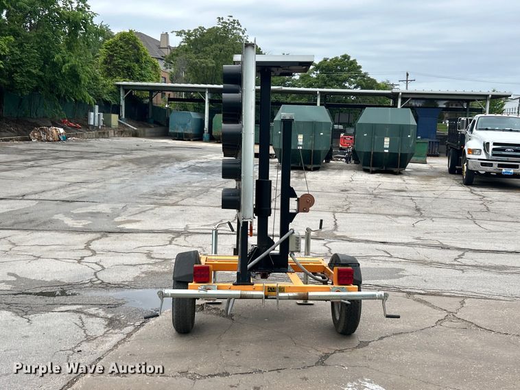 image for item FC5512 American Signal T825 arrow board trailer